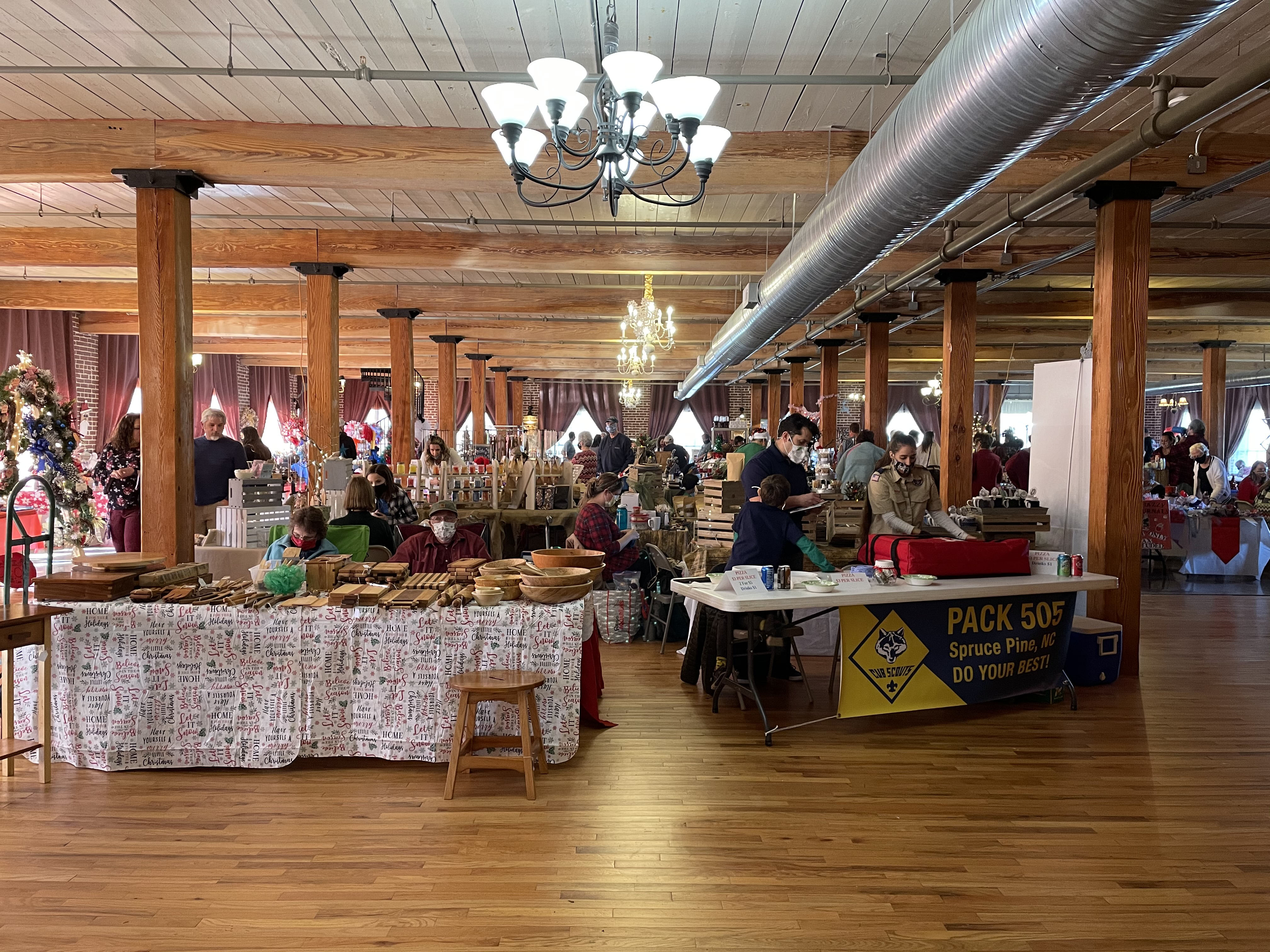 The Cross Street Commerce Center was packed on Saturday, Nov. 28. (MNJ photo/Juliana Walker)