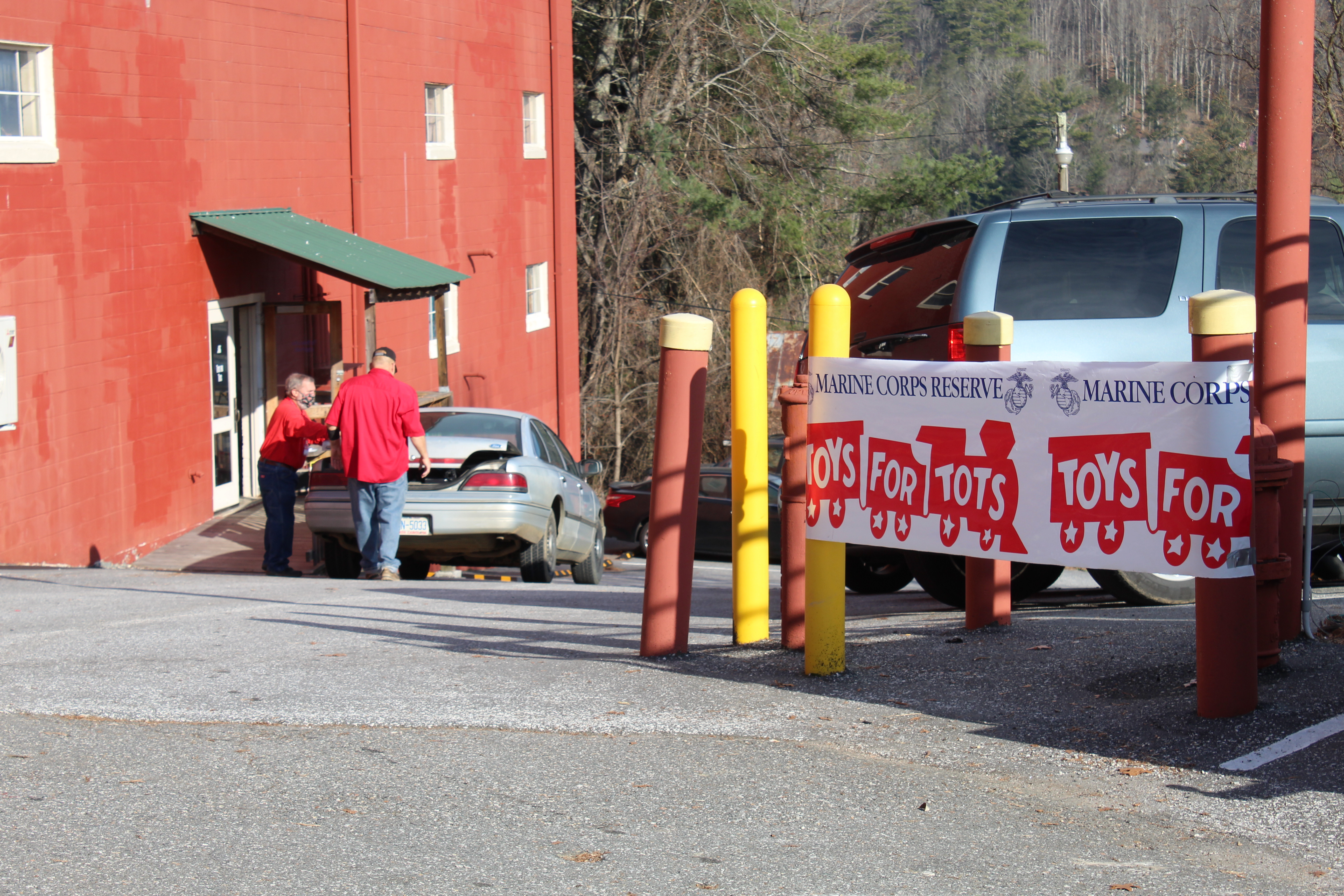 Toys for Tots volunteers finish loading up a vehicle with toys during their distribution day on Saturday, Dec. 12. (MNJ photo/Juliana Walker)