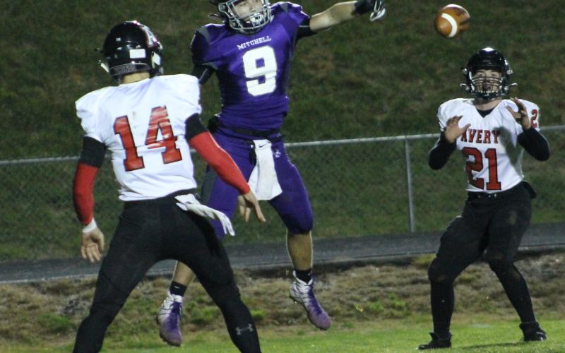 Mitchell junior Ty Sparks attempts to deflect a Troy Hoilman pass Friday, Nov. 8, during the Mountaineers' 51-6 win over the Vikings. (Brandon Roberts/MNJ)