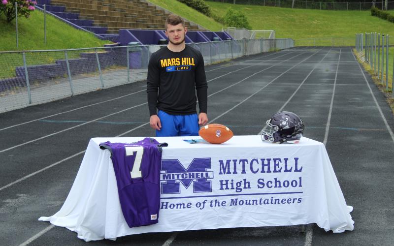 Noah signs