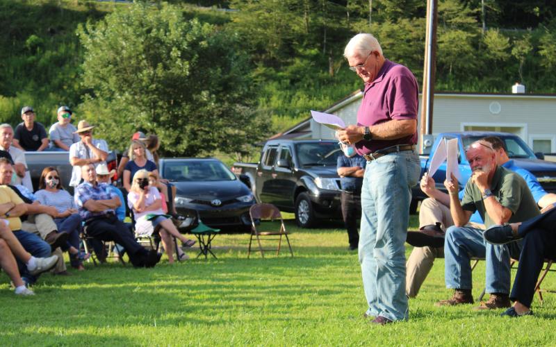 Local resident Doug Harrell speaks to the commissioners and crowd about his opinion regarding a possible wild and scenic designation for a portion of the Nolichucky River. (MNJ Photo/Juliana Walker)