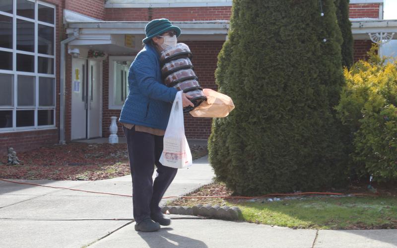 Carol Shay carries several cakes to her car. (MNJ photo/Juliana Walker)