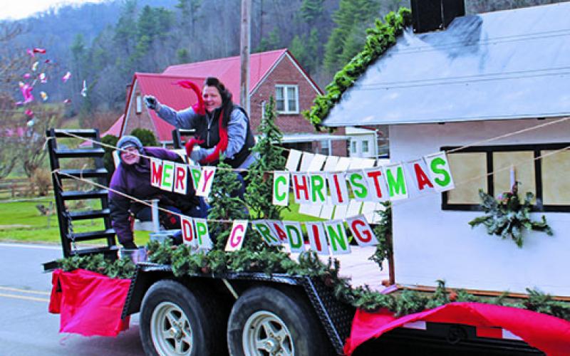 Parade entries pass the Buladean Community Center. (MNJ photo/Cory Spiers)