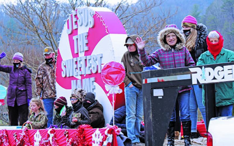 Parade entries pass the Buladean Community Center. (MNJ photo/Cory Spiers)