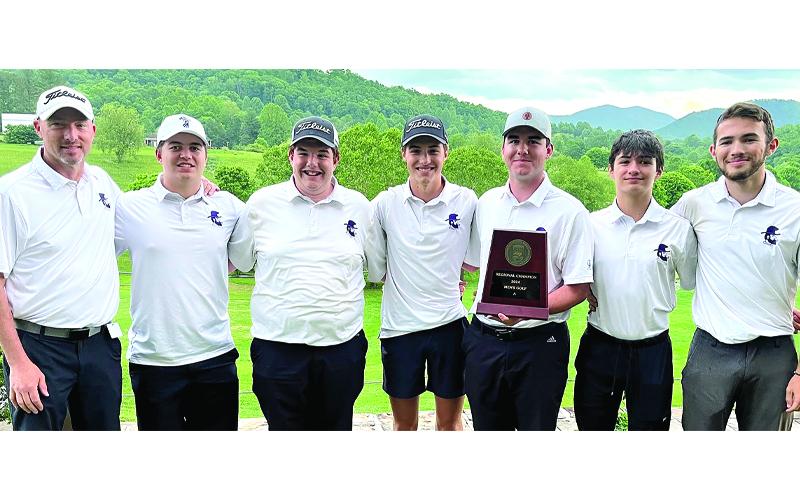 Photo/Stephanie Warren. The 1A West Regional Champions.