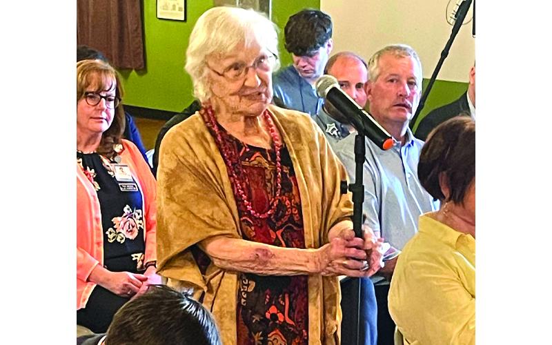 MNJ Photo/Mariel Williams. Gloria Schulman of Spruce Pine asks a question about the future of Blue Ridge Regional Hospital. Representatives of Affiliated Monitors, Inc. recently came to Spruce Pine to hear community concerns.