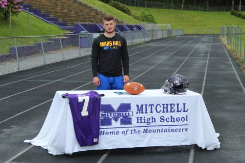 Noah signs