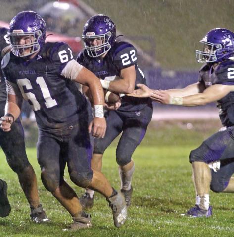 Senior running back Carter Hoyle (22) takes the hand-off and follows his lead blocker, junior Chandler Horney (61). (MNJ photos)