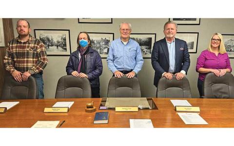 Pictured left to right: Councilman Matthew Staton, Councilman Charles Nash, Mayor Chuck Vines, Councilman Alan Blevins and Town Clerk Kelli Beam. (MNJ photo / Laz Aguayo) 