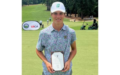 Photo/ Stephanie Warren. Connor Warren stands proud as he holds his award signifying his entry into the US Amateur.