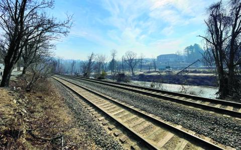 MNJ Photo/Mariel Williams.  Last week downtown Spruce Pine filled with a smoky haze as portions of McDowell County continued to burn in the North Fork Fire.