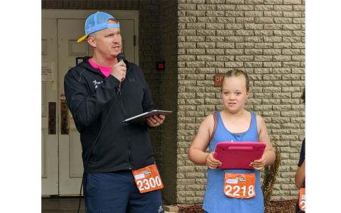 MNJ Photo/Steffen Silvis.  Organizer Adam Burleson gives opening remarks at the Run For Holland, assisted by his daughter Holland, for whom the event is named.
