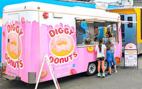 MNJ Photos/Steffen Silvis Based in Elizabethon, Tennessee, the popular Diggy Donuts came to a recent Tasty Thursday. The Diggy Donuts truck is a miniature bakery, where you can watch doughnuts being freshly made and then topped with glaze, chocolate, or caramel. 