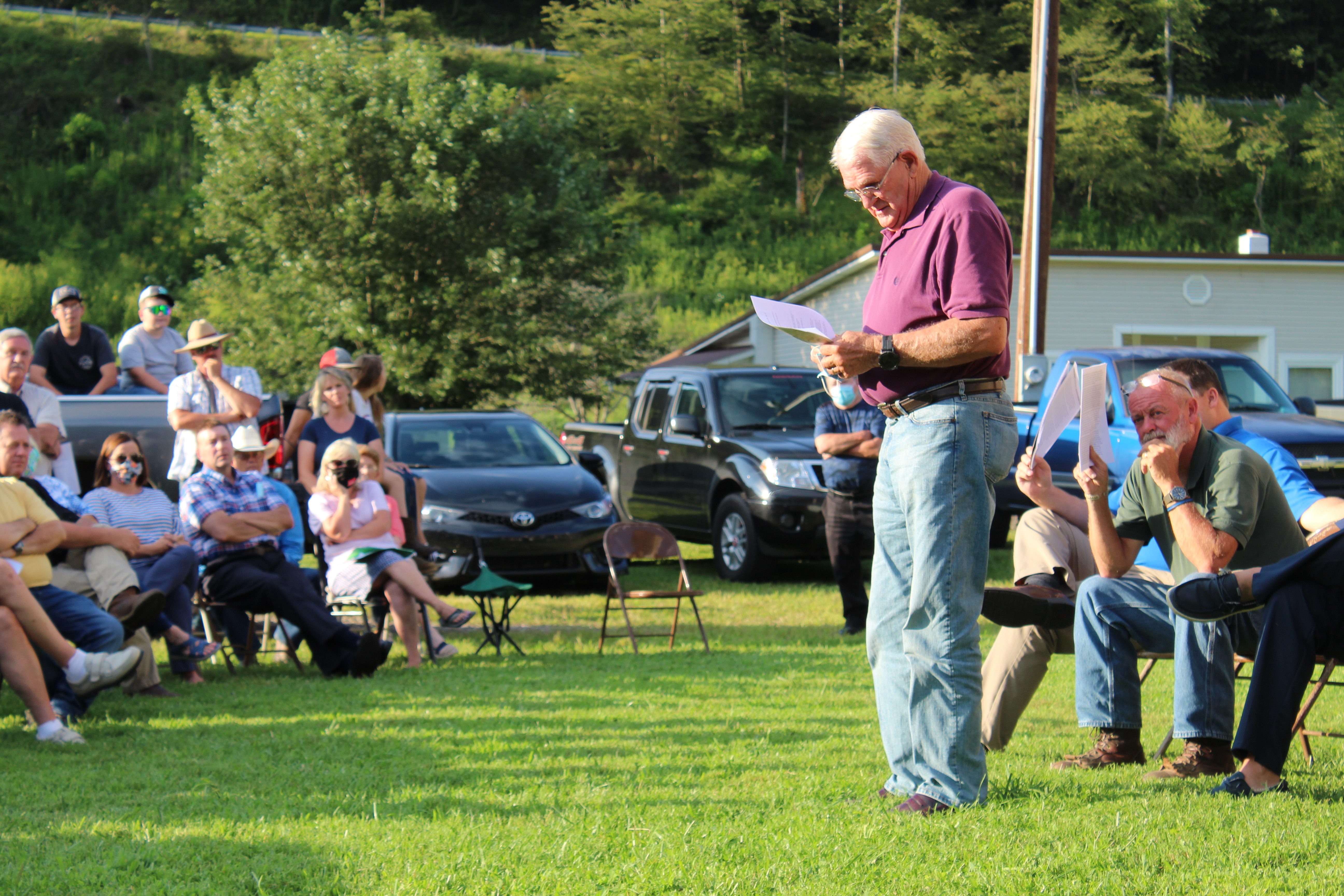 Local resident Doug Harrell speaks to the commissioners and crowd about his opinion regarding a possible wild and scenic designation for a portion of the Nolichucky River. (MNJ Photo/Juliana Walker)