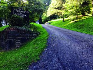 The driveway up to the Richmond Inn in Spruce Pine sits ready for visitors to venture up for a stay. Owner Maggie Haskell said the pandemic has changed things drastically for her and her business. She said the pandemic cost her business several of its seasonal regulars. (MNJ photo/Cory Spiers)